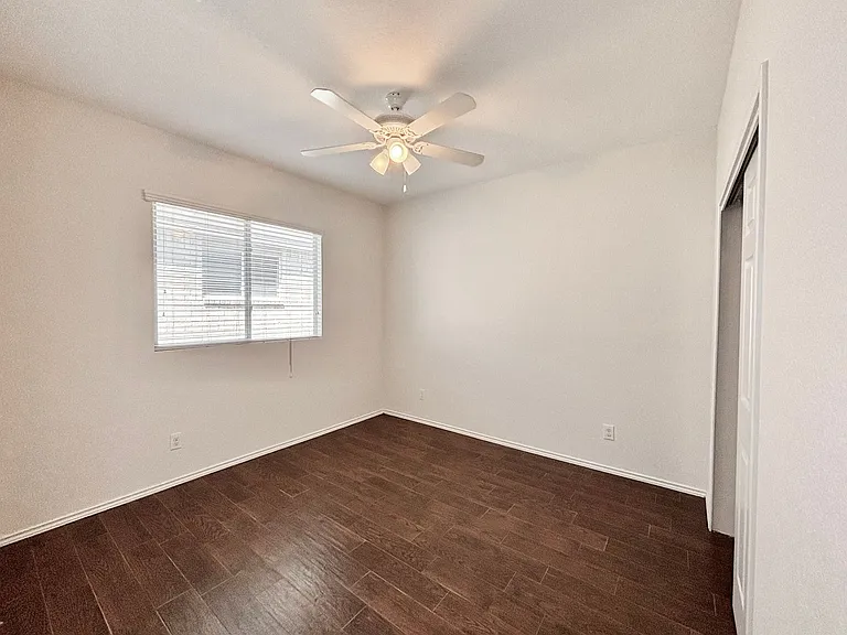 726 Silverado Way — Photo 16