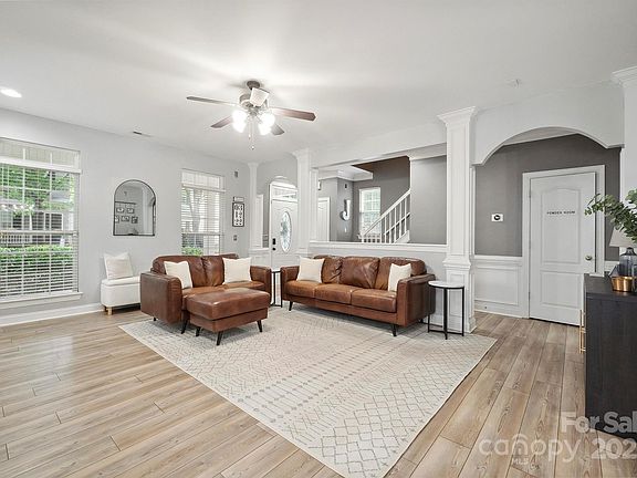 3rd image of 13032 Windy Lea Ln