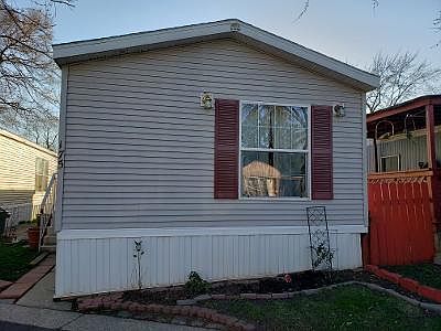 2nd image of 422 W Touhy Ave Lot 175