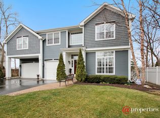 4584 W Wren Ct, Libertyville, IL 60048