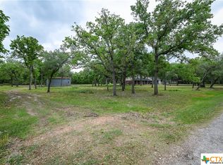 1313 Live Oak Dr, Inez, TX 77968