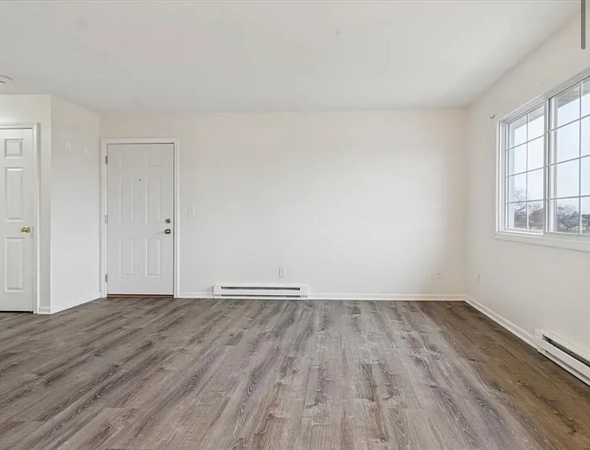 2 bed, 900 sqft, $1,300 — Photo 4