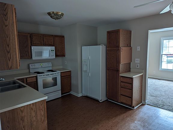 2nd image of 11606 Creeks View Dr