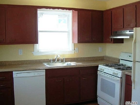 5th image of 425 1st St