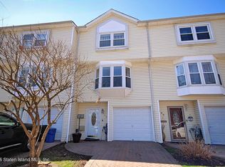 564 Dongan Hills Ave, Staten Island, NY 10305