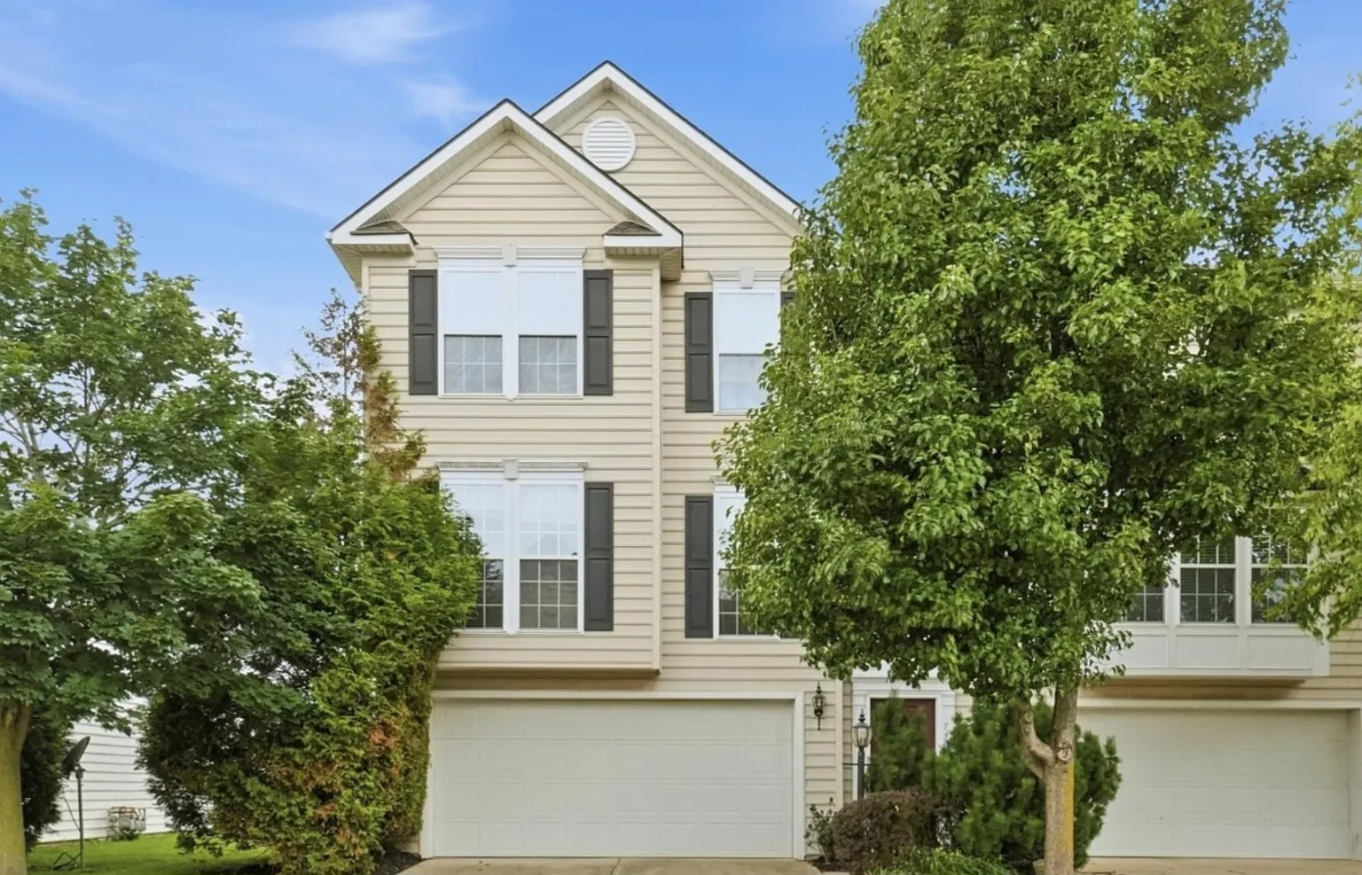 3 bed, 2.5 bath, 1924 sqft, $2,700 — Photo 1