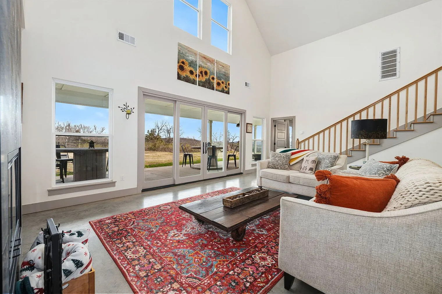 4 bed, 2.0 bath, 2626 sqft, $7,244 — Photo 4