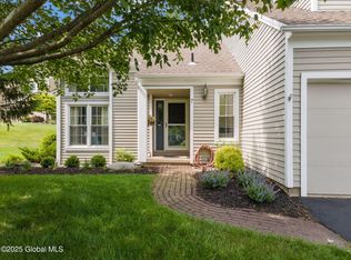 7 Ridgefield Dr, Voorheesville, NY 12186