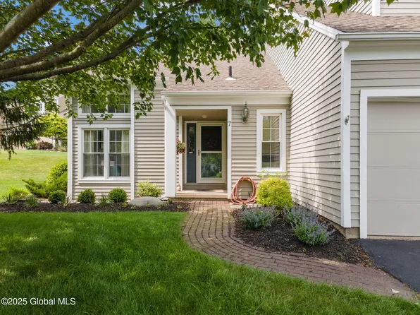 7 Ridgefield Drive, Voorheesville, NY 12186