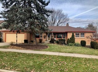 680 Oakland Ave, Elgin, IL 60120