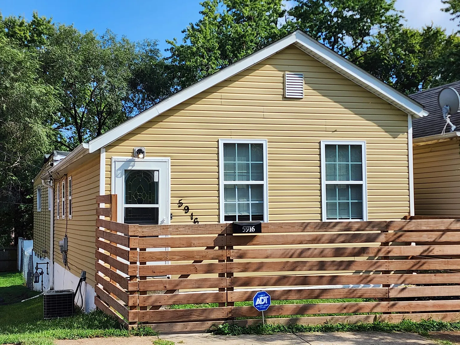 3 bed, 754 sqft, $1,275 — Photo 1