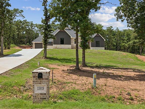 2nd image of 15919 Vernon Cir