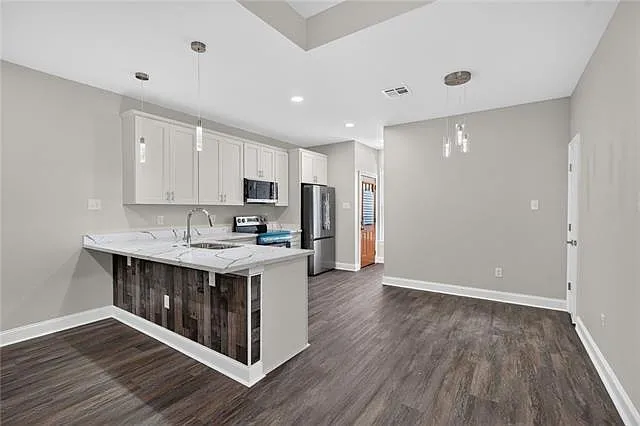 3 bed, 2.0 bath, 1417 sqft, $1,900 — Photo 4