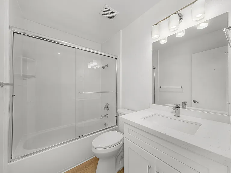 Granada Terrace Apartments — Photo 8
