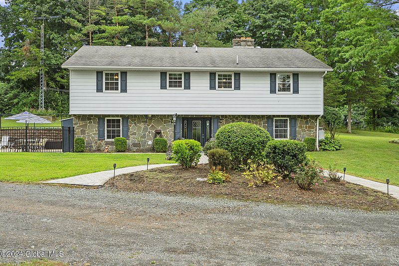 2nd image of 100 Martins Hill Road