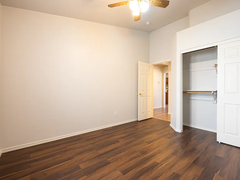 9233 W Mackenzie Dr — Photo 15