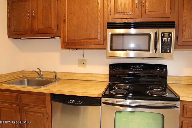 3rd image of 110 Knollwood Terrace