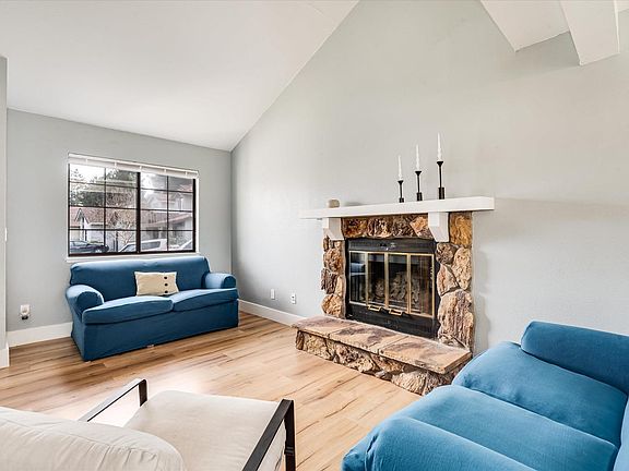 4th image of 967 Hacienda Circle