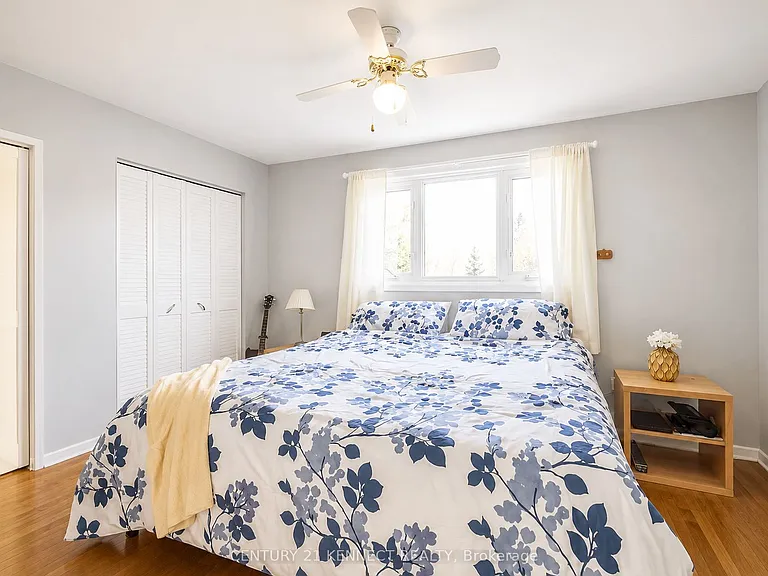 219 Barkley Cres — Photo 8