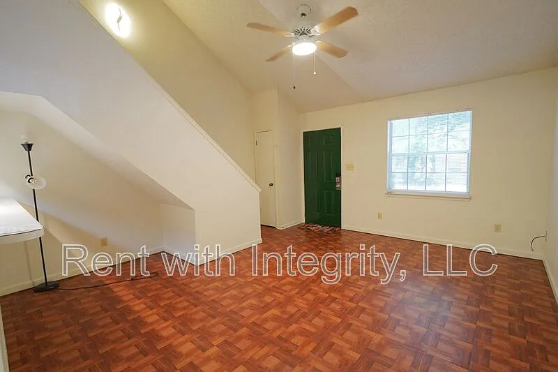 3 bed, 2.0 bath, 1088 sqft, $1,299 — Photo 3