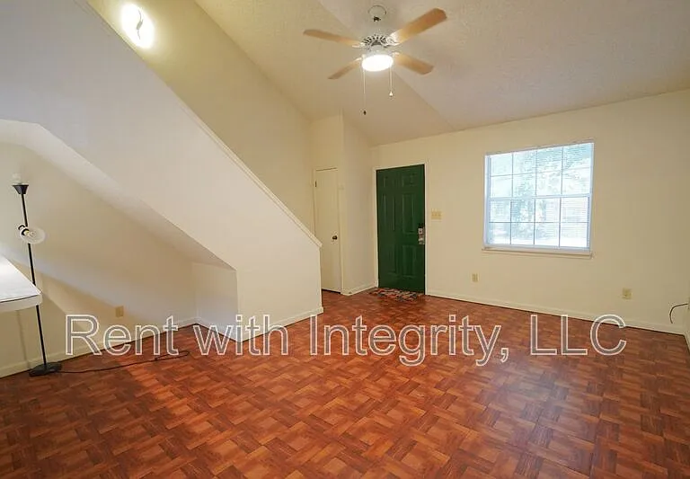 2335 Parrot Ln — Photo 3