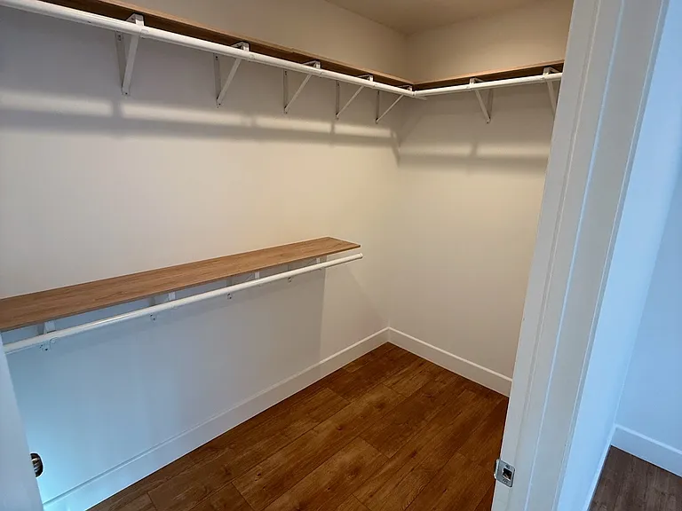 1332 S Burnside Ave — Photo 10