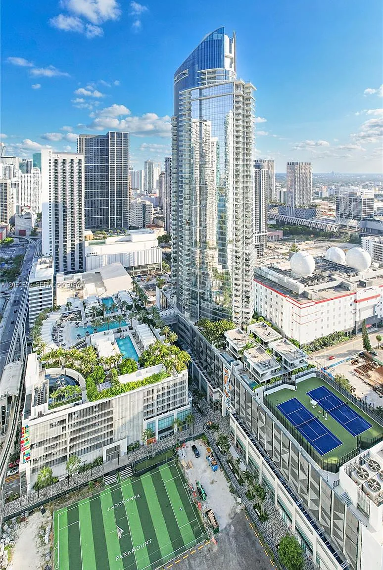 Paramount Miami Worldcent — Photo 1