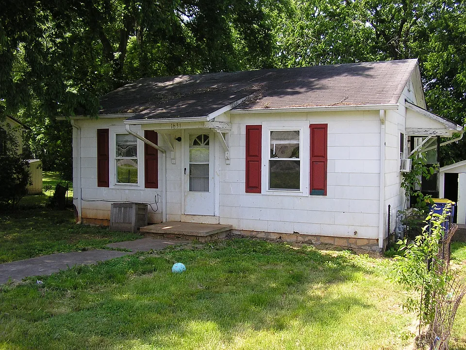 1631 Sharon Dr