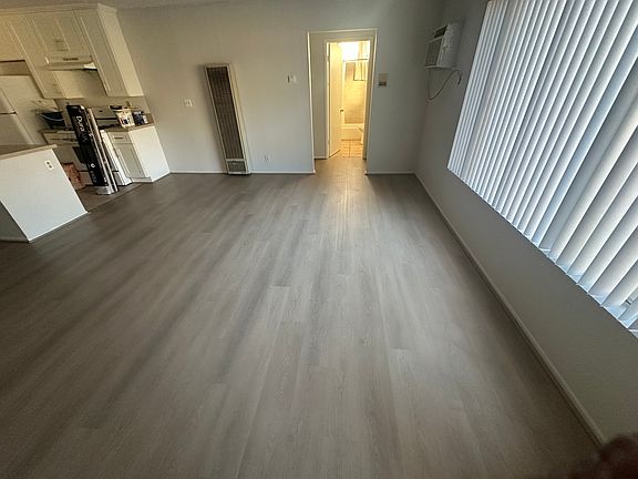 4th image of 6624 Woodley Ave #212
