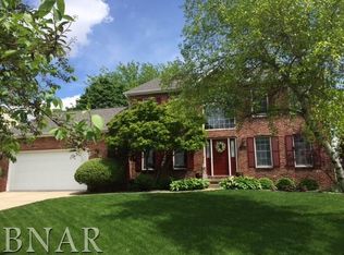 23 Ravenwood Cir, Bloomington, IL