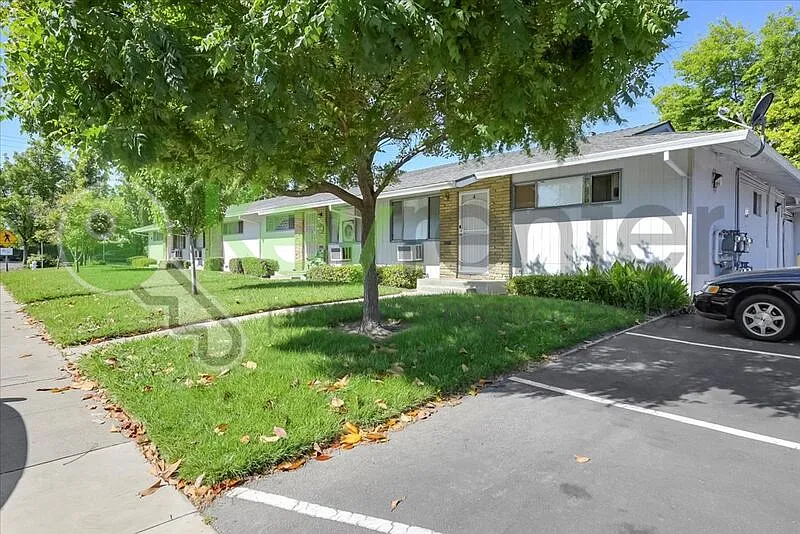2 bed, 1.0 bath, 900 sqft, $1,755 — Photo 3