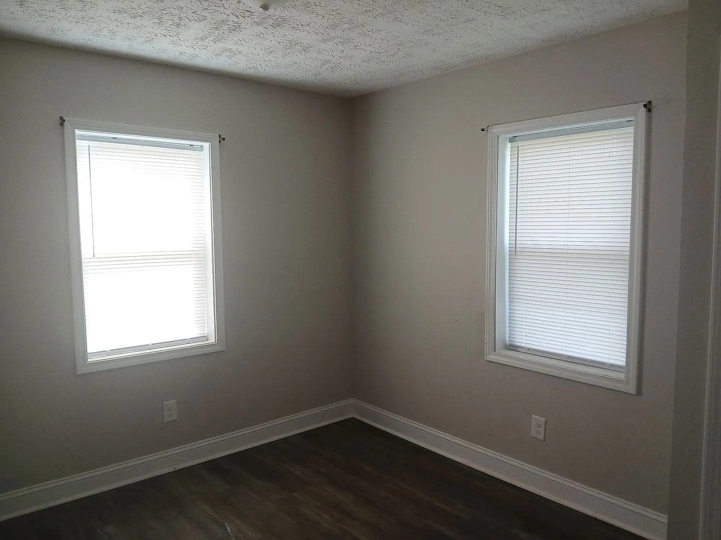 2 Bedroom 1 Bathroom Duplex Available NOW! — Photo 3