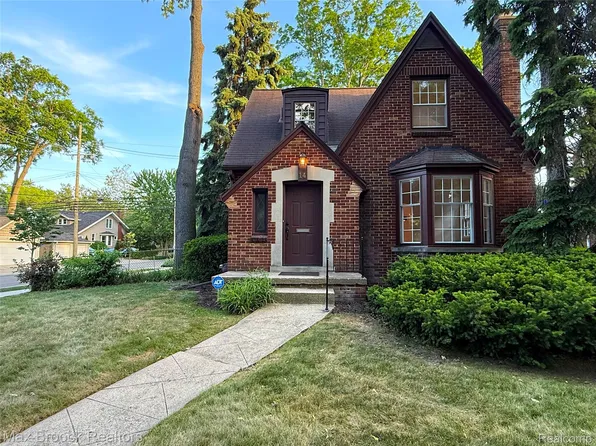 14 Fairwood Blvd, Pleasant Ridge, MI 48069