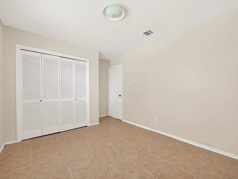 9903 Kent Towne Ln — Photo 23