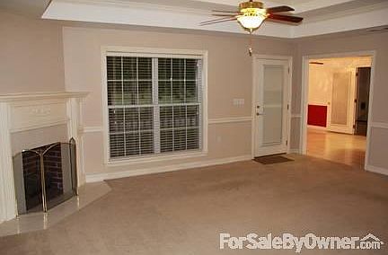 Living Room
						:
						Double tray ceiling