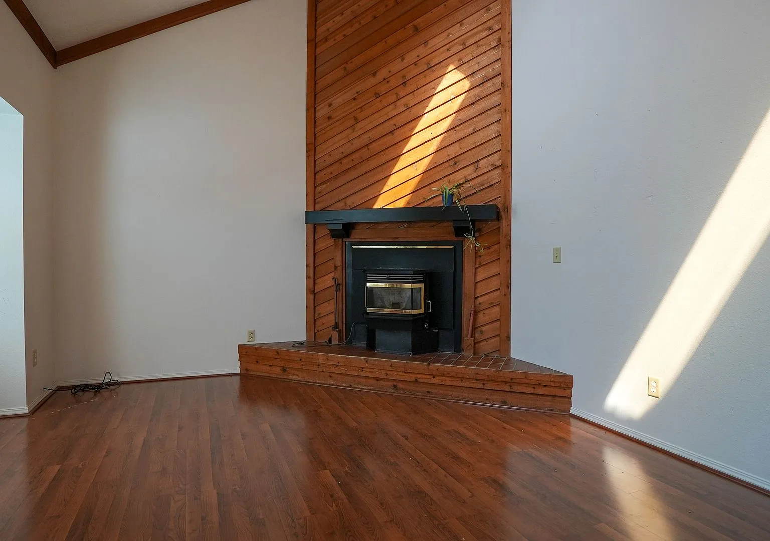 4-Bedroom Home with Finished Basement & Attached Garage — Photo 4
