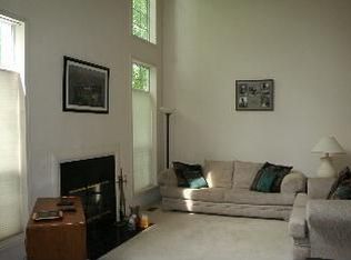 402 Country Lane Ct, Wauconda, IL
