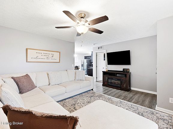 5th image of 126 Crossfield Dr