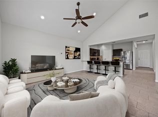 518 Luna Vista Dr, Hutto, TX 78634