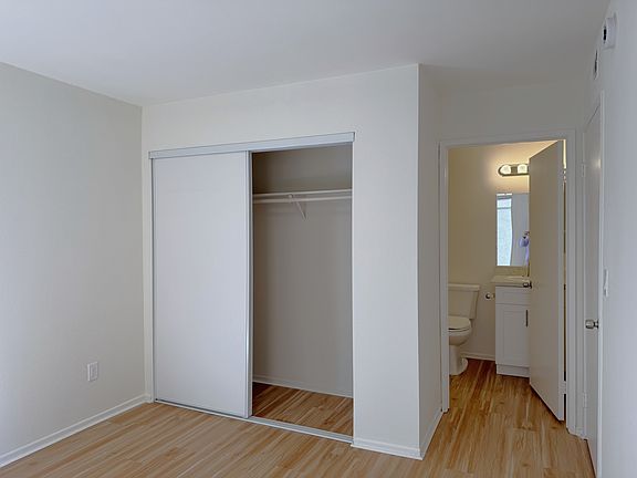 5th image of 625 E Santa Anita Ave #B