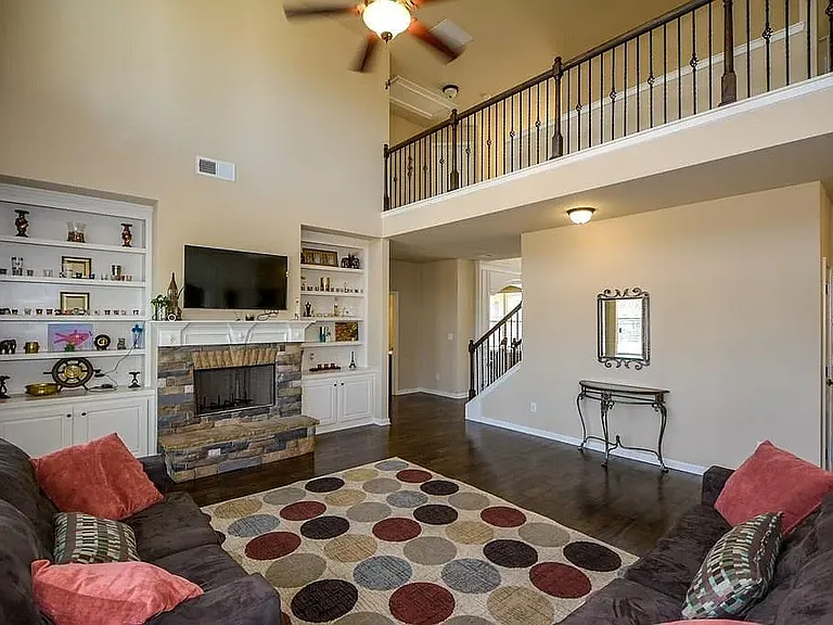 210 Thrushwood Dr — Photo 10