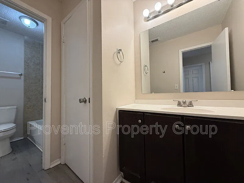 2 bed, 1.0 bath, 1000 sqft, $1,200 — Photo 4