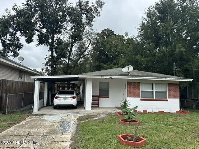 3 bed, 1.0 bath, 1195 sqft, $1,650 — Photo 1