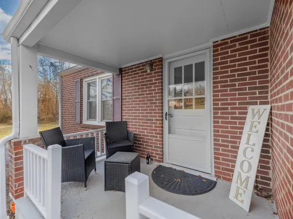939 Old White Hill Rd, Stuarts Draft, VA 24477