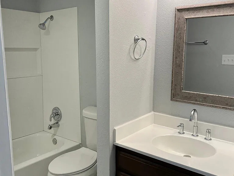 711 Harbour Town Dr — Photo 16