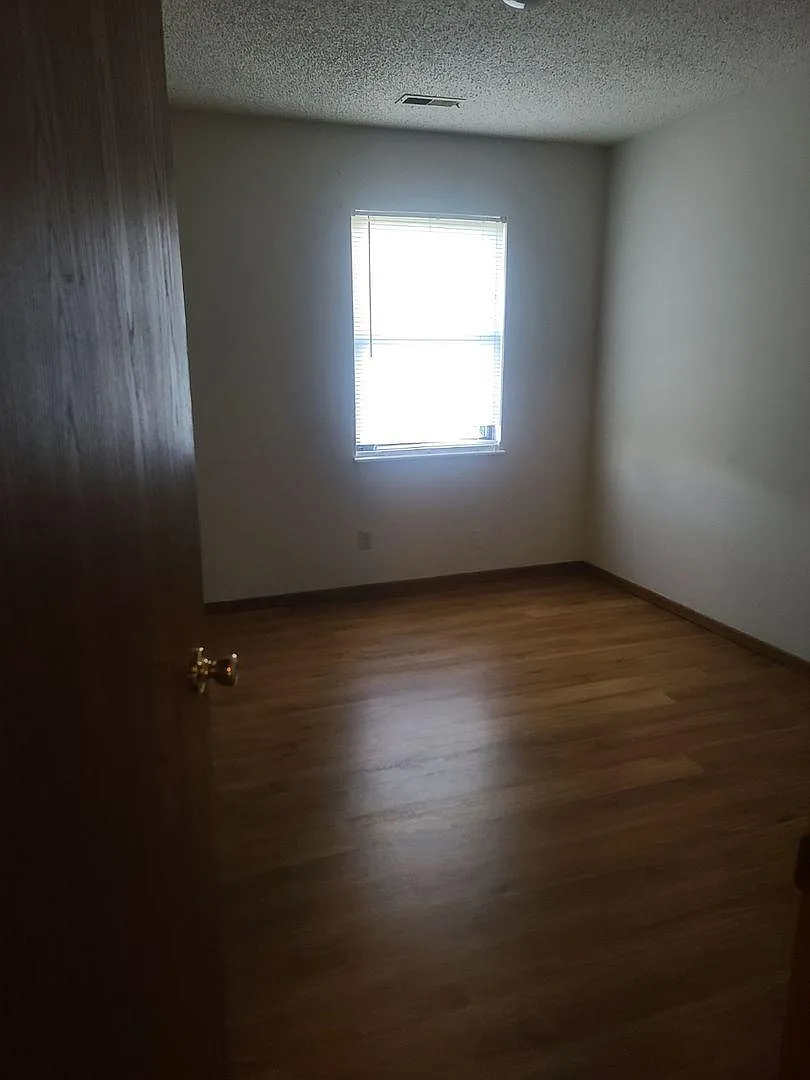 Oak Knoll Apartments — Photo 3