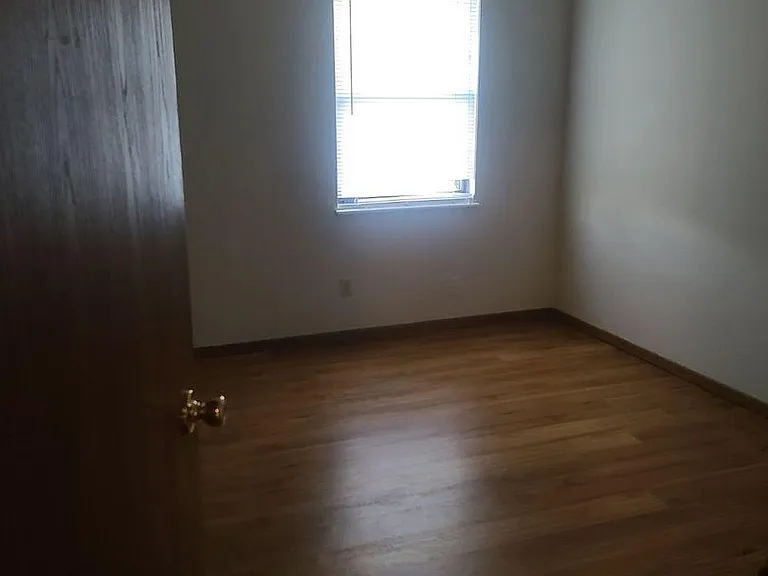 Oak Knoll Apartments — Photo 3