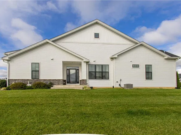 6955 Maple Dr E, Bath, PA 18014