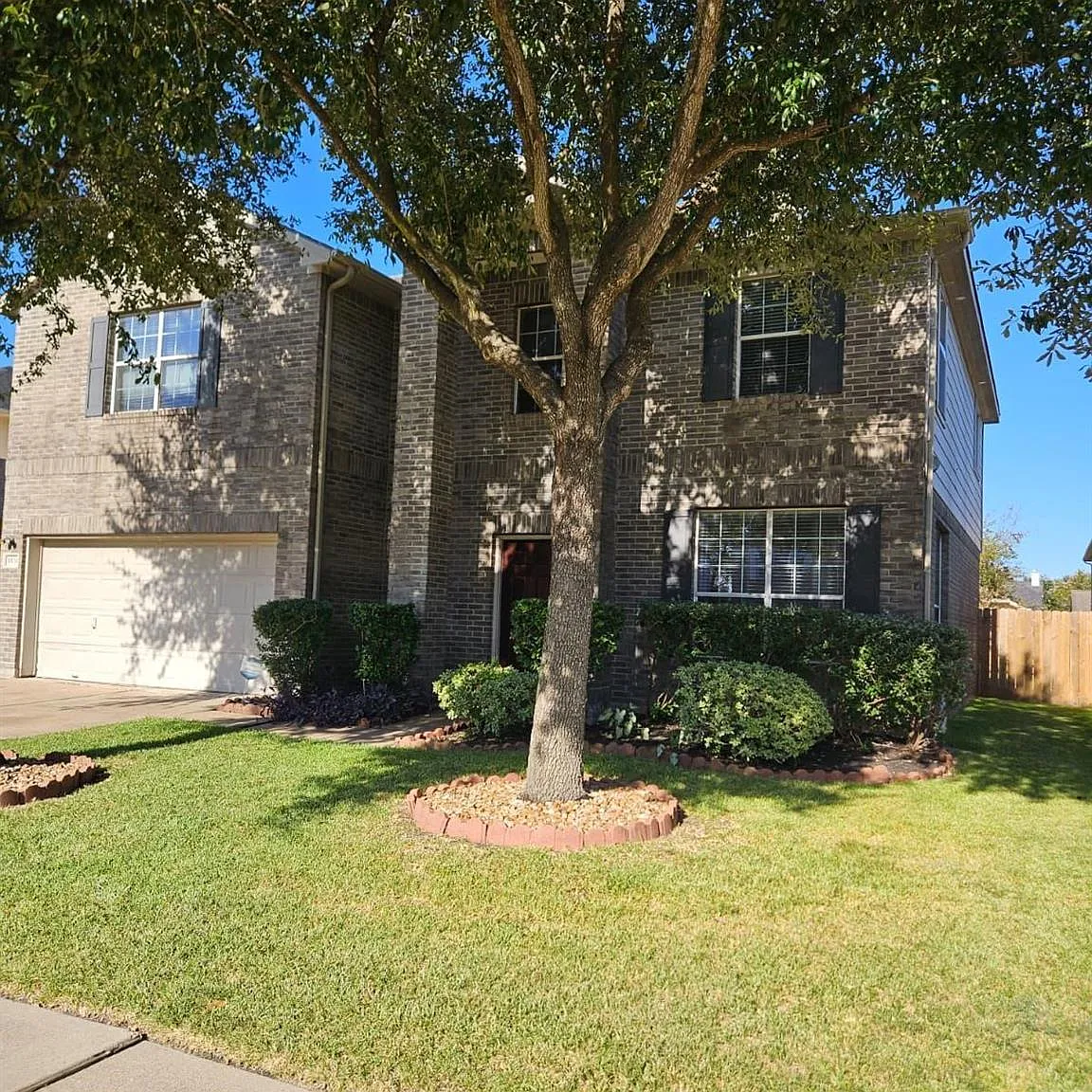 4 bed, 2.5 bath, 2772 sqft, $2,800 — Photo 1