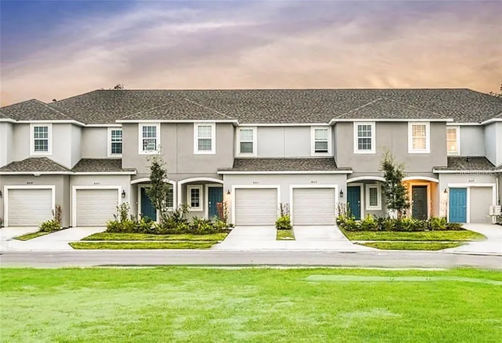 3 bed, 2.5 bath, 1373 sqft, $2,275 — Photo 1